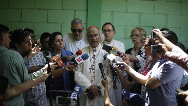 कार्डिनल लियोपोल्ड ब्रेन्स 14 जुलाई, 2018 को निकारागुआ में प्रेस सम्मेलन में 