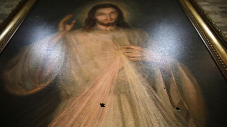Apšaudytas Gailestingojo Jėzaus paveikslas Dievo Gailestingumo koplyčioje Managvoje