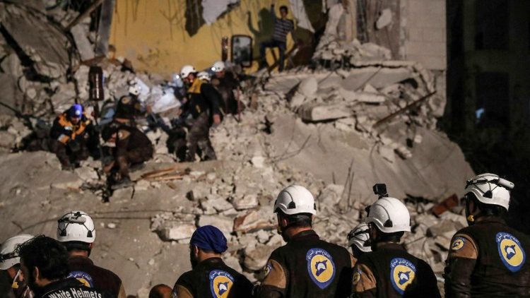 Volunteers of White Helmets evacuated to Jordan via Israel