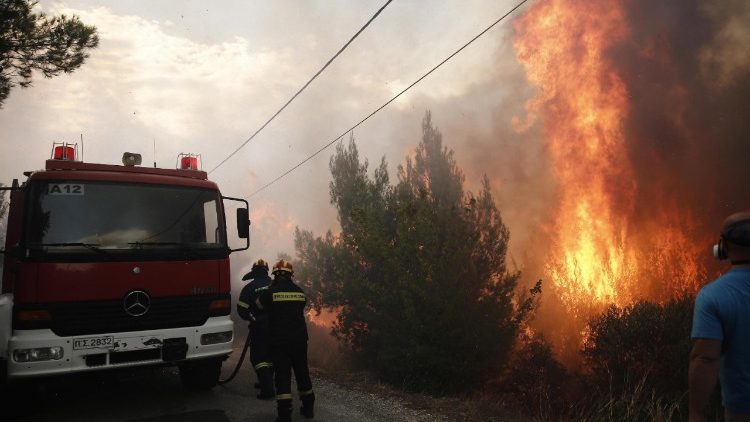 Oheň na hoře Penteli v Athénách