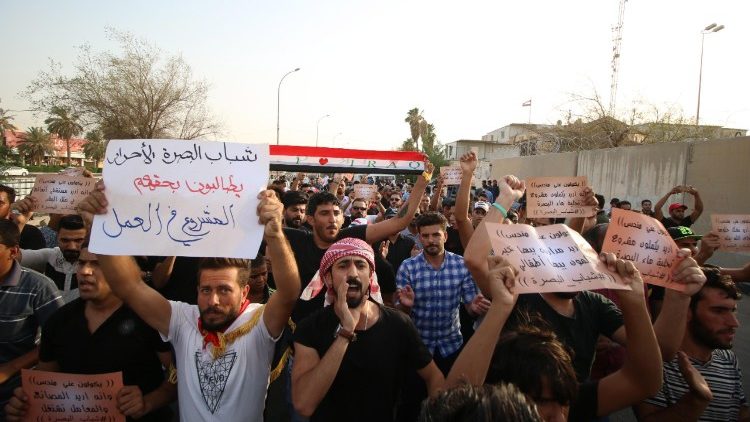 Proteste in Iraq per la disoccupazione, l'aumento del costo della vita e la mancanza di servizi