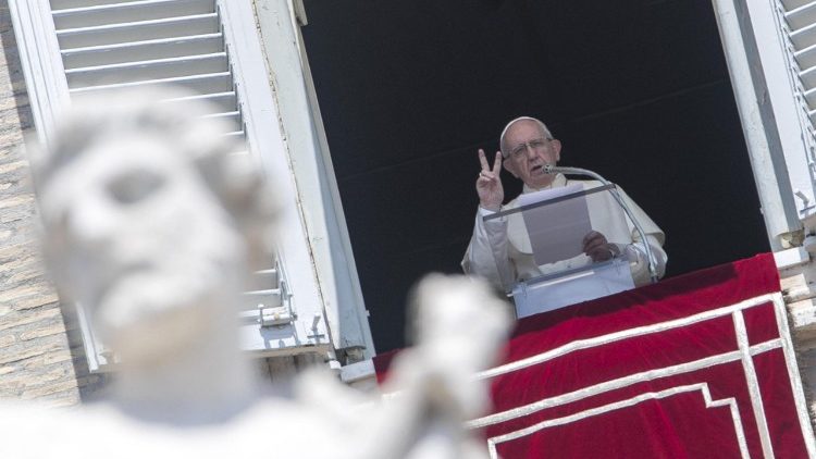 Папа Франциск на молитвата Ангел Господен