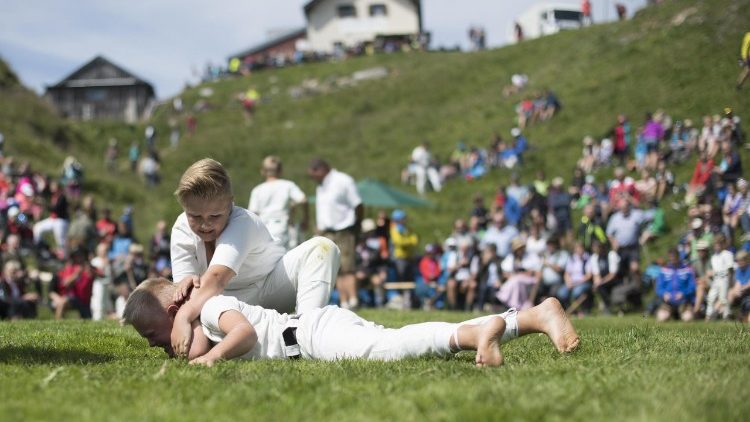 Junge Teilnehmer eines Sport-Wettbewerbs in Österreich