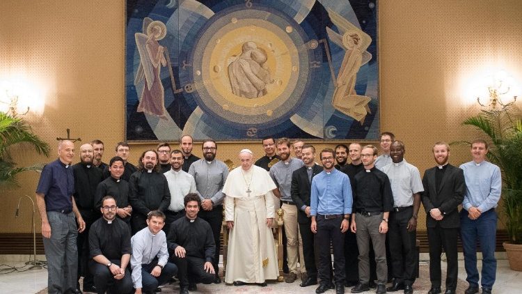 Le Pape et les jésuites participant à la rencontre “European Jesuits in formation” ce mercredi 1er août 2018 