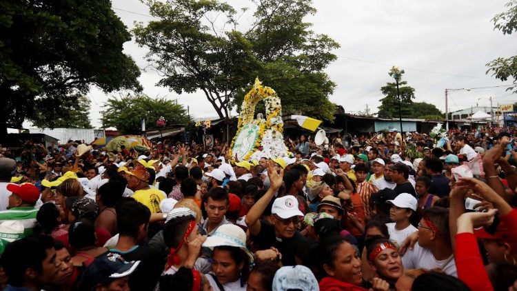 Procesión en honor Santo Domingo de Guzman en Managua