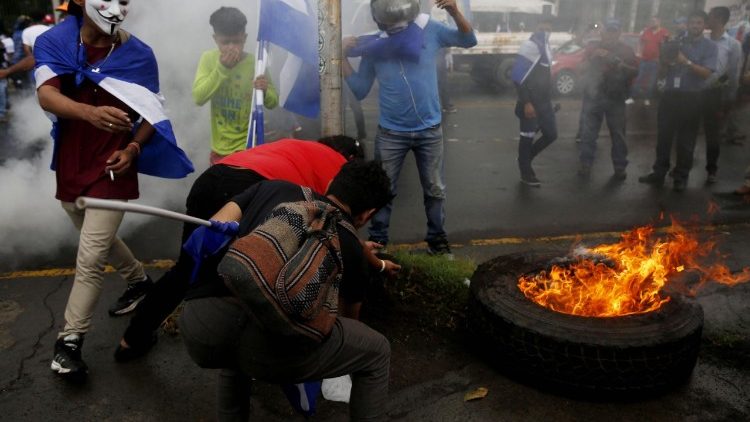 Vysokoškolský študenti protestujú v hlavnom meste Nikaraguy - Manague