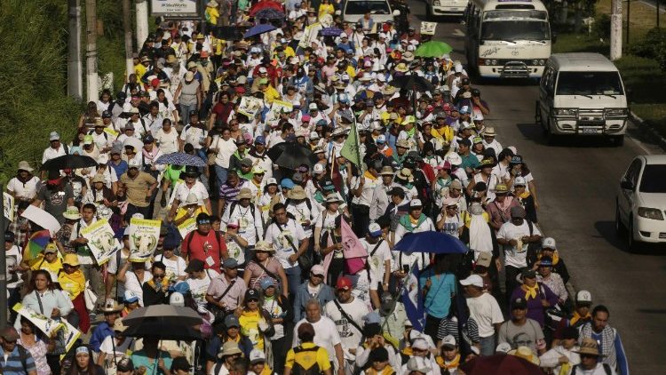 Hundreds of Salvadorans start pilgrimmage before Romero's canonization&#xA;