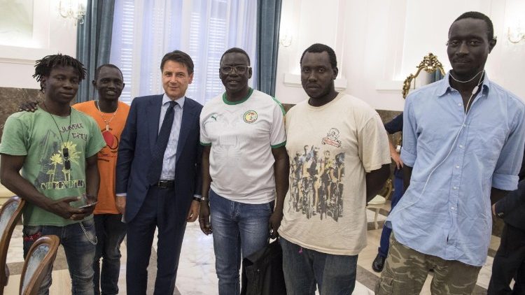 Italiens Ministerpräsident informierte sich in Foggia über die Lage der Erntehelfer