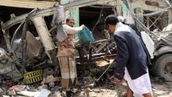 aftermath-of-a-saudi-led-airstrike-killed-at--1533906554273.jpg