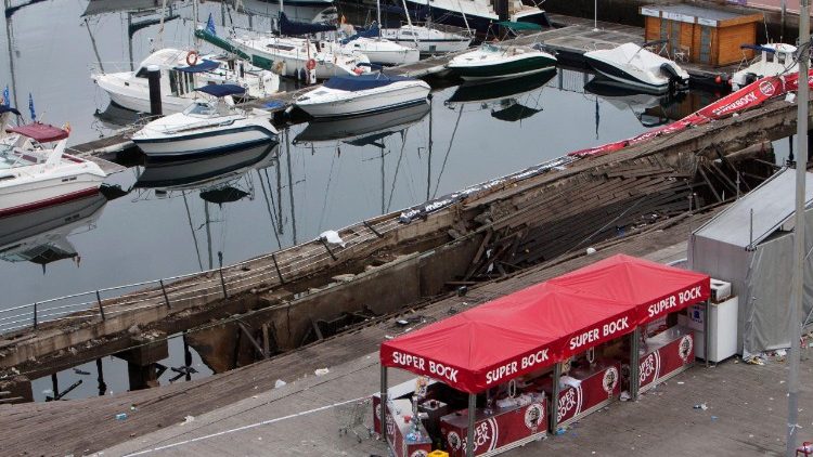 A view of the collapsed wooden walkway in the Spanish city of Vigo