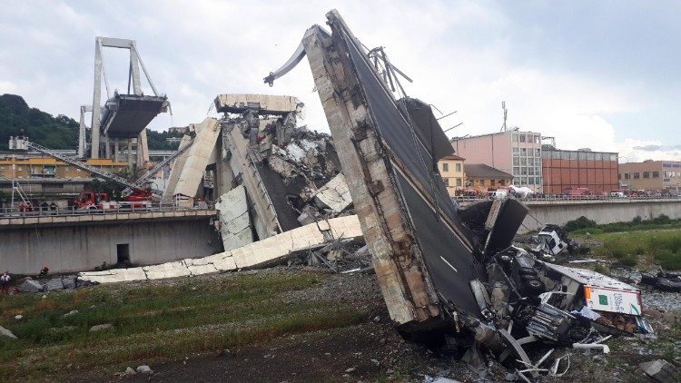 Bridge collapses on Genoa highway 