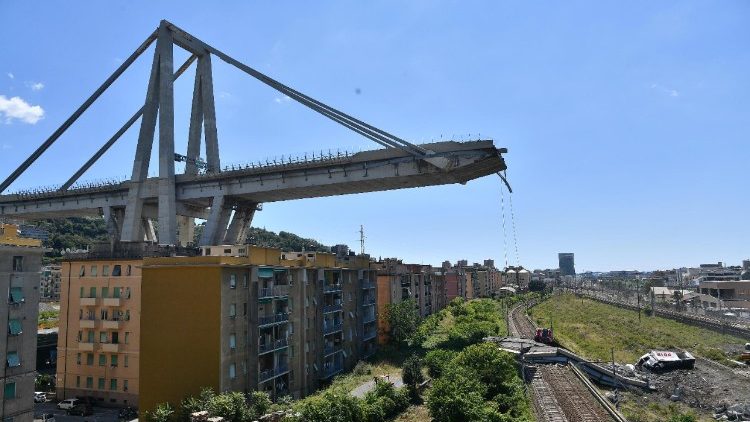 Bridge collapsed on Genoa higway