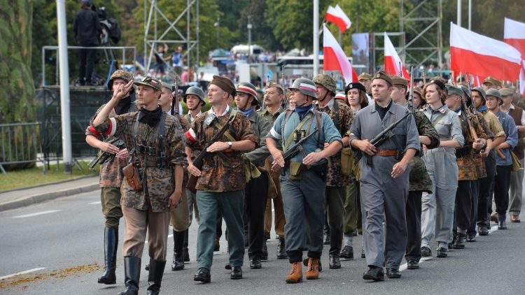 Défilé en tenue d'époque lors de la commémoration de la bataille de Varsovie, ici le 15 août 2018.