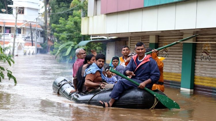 floods-in-kerala-1534428043339.jpg