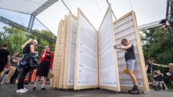 world-record-attempt-for-the-largest-bible-in-1534657592973.jpg