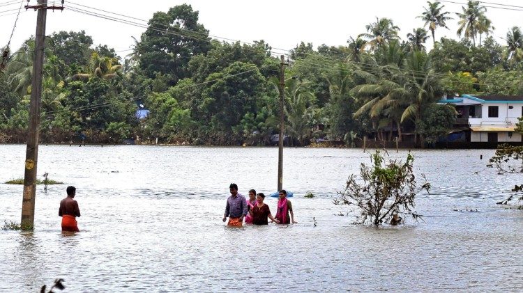 floods-in-kerala-1534766819271.jpg
