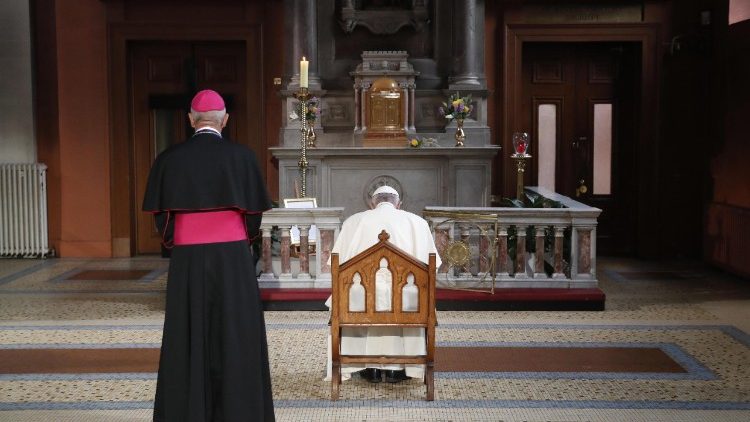pope-francis-prays-in-front-of-a-candle-lit-t-1535211420529.jpg