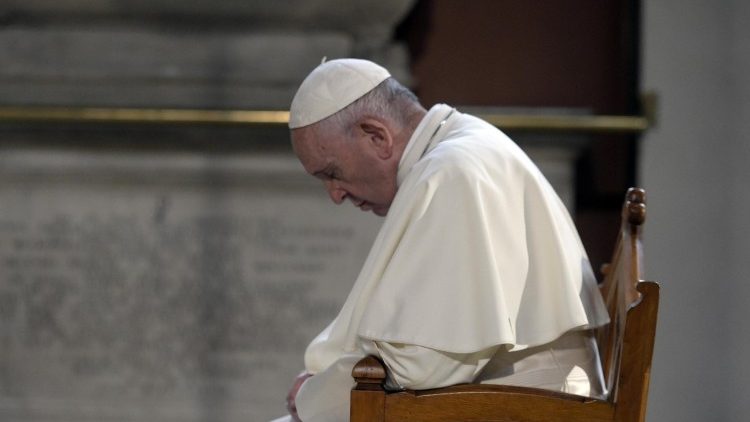 Pope Francis in prayer 