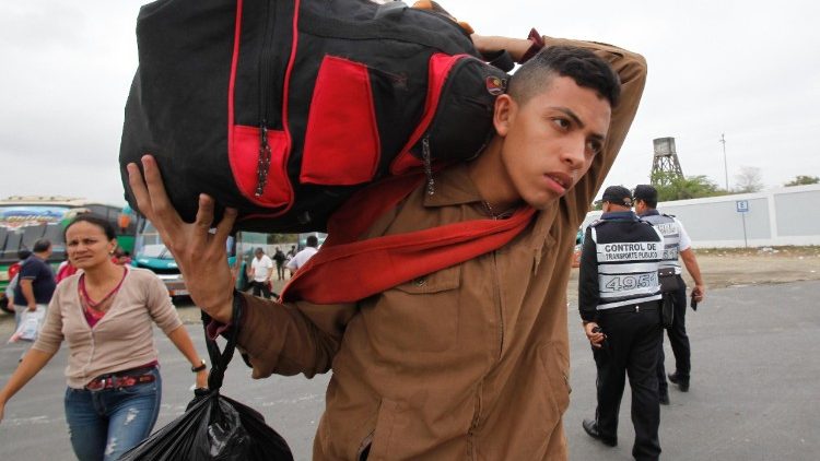 Refugiado venezuelano na fronteira com o Equador