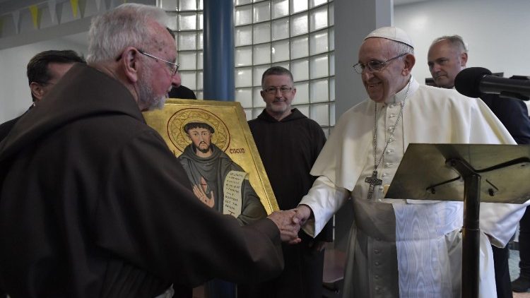 Ferenc pápa ajándéka a dublini kapucinusoknak az általuk működtetett hajléktalanszállón