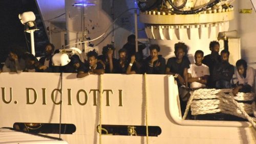 Italie: les évêques de Sicile dénouent la crise du navire Diciotti