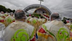 pope-celebrates-mass-at-phoenix-park-in-dubli-1535295713210.jpg