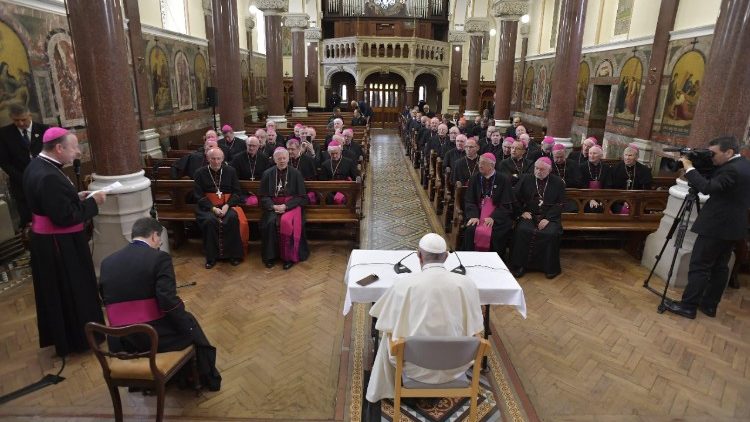 Les évêques d'Irlande rencontrant le Pape François lors de sa visite à Dublin, le 26 août 2019.