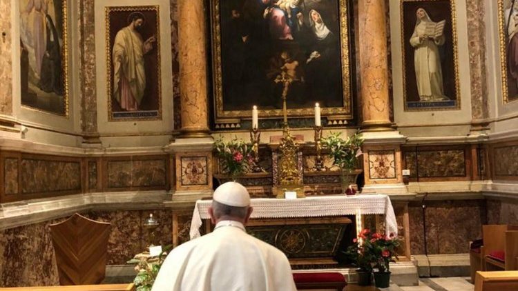 Il Papa in preghiera a Santa Maria Maggiore