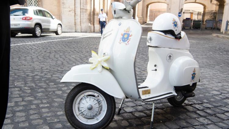 赠送给教宗的韦士柏摩托车