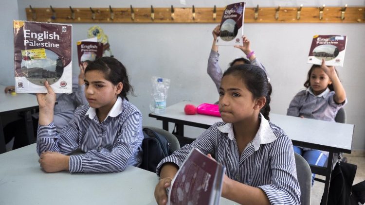 Palästinensische Mädchen in einer Schule des UNRWA