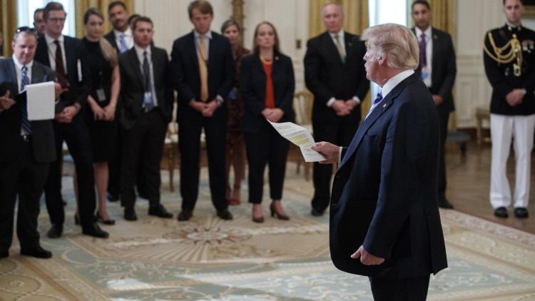 Lors d'une rencontre avec des shérifs américains, Donald Trump répond à la tribune du New York Times., le 5 septembre 2018 à la Maison Blanche. 