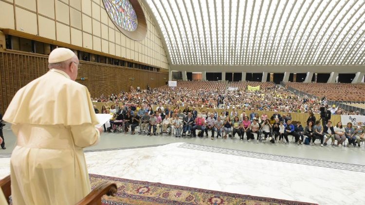 教宗接见意大利学生家长协会成员