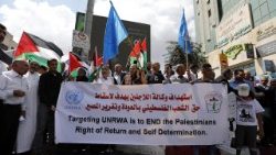 protest-against-unrwa-fund-cuts-by-the-us-1536406011230.jpg