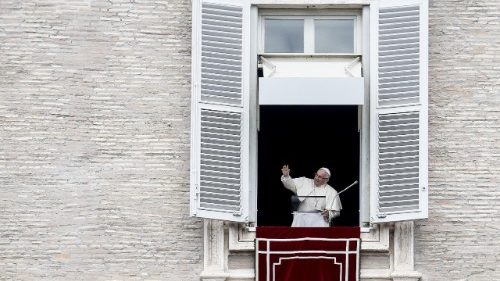Папа перад “Анёл Панскі”: хворыя – не праблема, а магчымасць