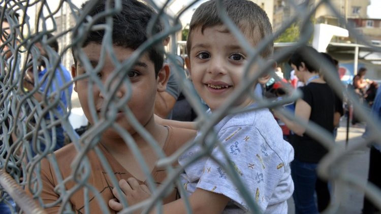 Refugiados sírios preparando-se para deixar Beirute, no Líbano