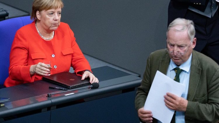 Bundeskanzlerin Merkel mit dem AfD-Fraktionschef Gauland im Bundestag