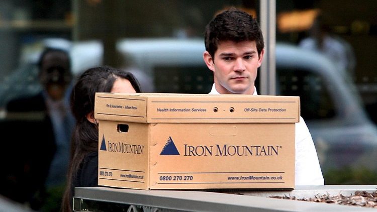 Un employé de Lehman Brothers faisant ses cartons, au lendemain de la faillite de la banque