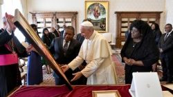 pope-francis-receives-mozambique-president-fi-1536925625274.jpg