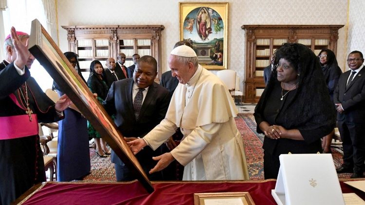 البابا فرنسيس مستقبلاً رئيس جمهورية موزمبيق فيليب جاسينتو نيوزي 14 سبتمبر 2018