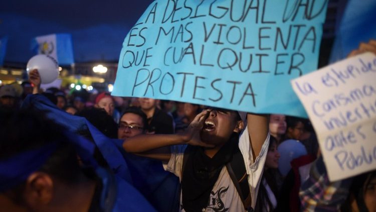 Guatemala celebra independencia con protestas contra gobierno de Jimmy Morales
