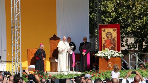 Pope urges Sicilian Church to heal society’s wounds with new evangelization 