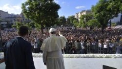 pope-francis-visits-palermo-1537040232654.jpg