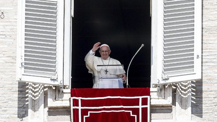 Papa Francisko wakati wa sala ya Malaika wa Bwana