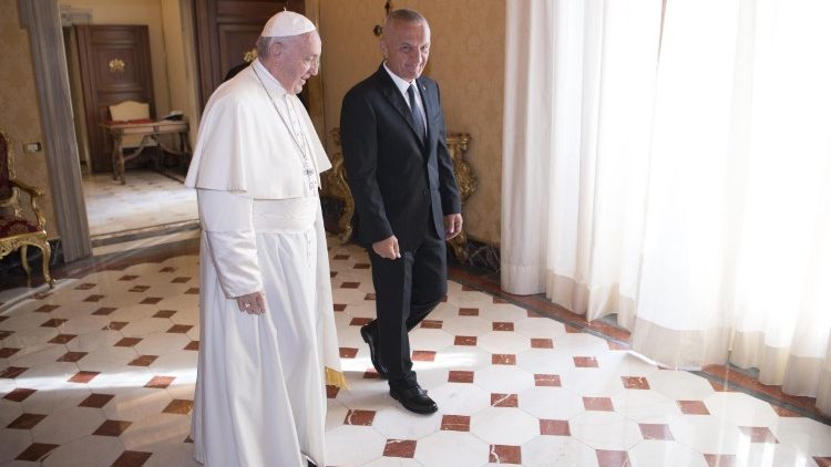 Papa Françesku me presidentin e Shqipërisë, z. Ilir Meta