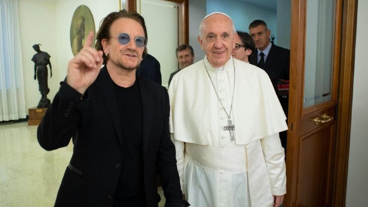 Папа Францішак і лідэр рок-гурта "U2" Бона