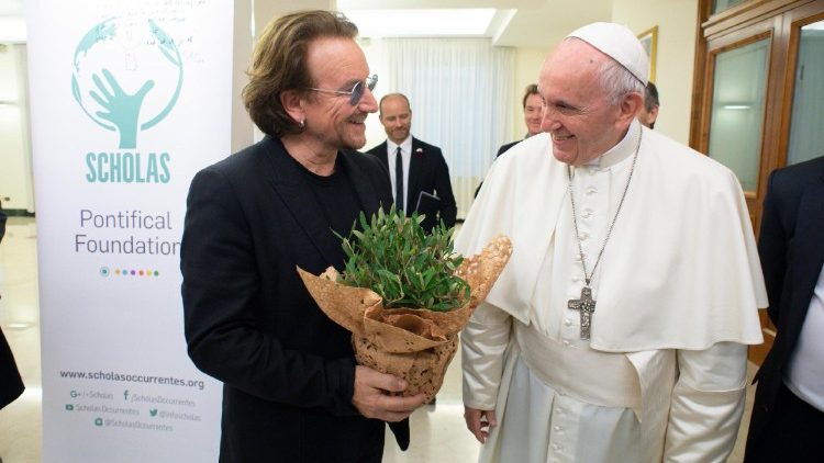 Papst Franziskus und U2-Frontman Bono Vox im Vatikan