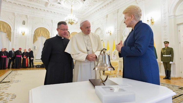 pope-francis-in-lithuania-1537611714630.jpg