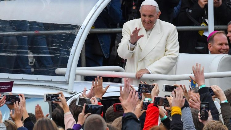 Папа падчас сустрэчы з літоўскай моладдзю