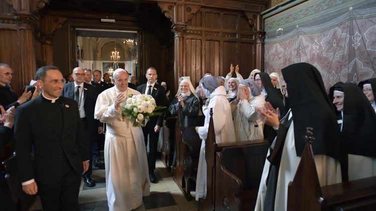 Papa Franjo u Kaunasu, u Litvi, susreće svećenike, redovnike i redovnice