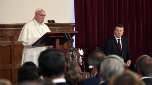 Папа: Латвия – земля диалога и встречи